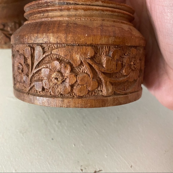 Vintage candle stick holders wood engraved floral - Picture 2 of 7